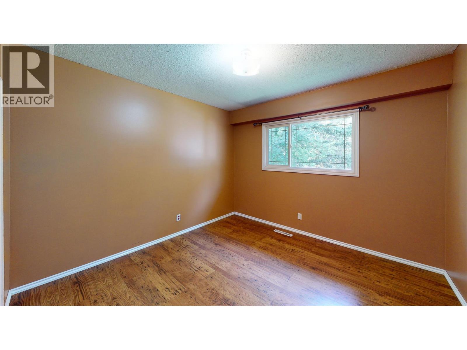 260 Blue Spruce Crescent - 23