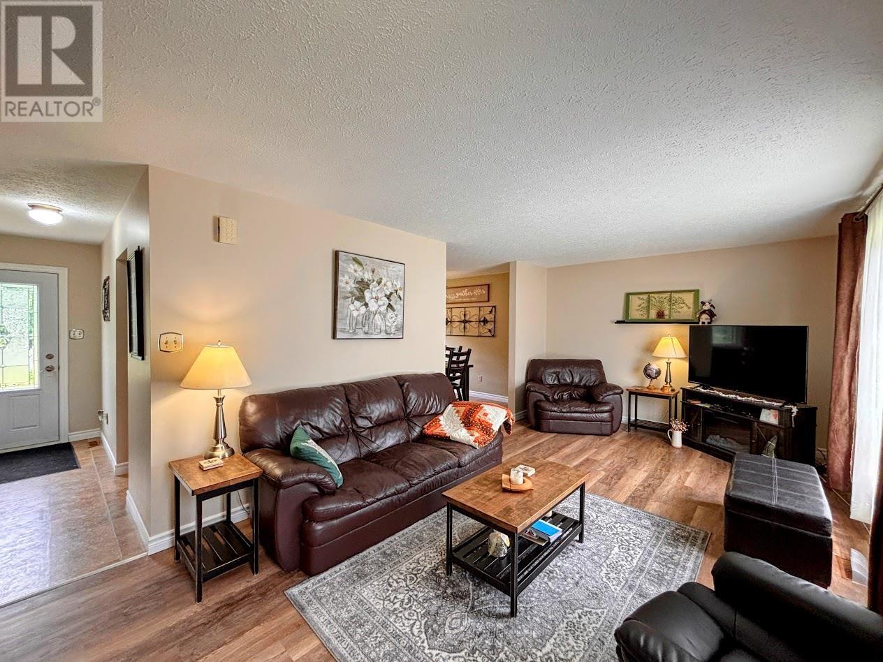16 Matachewan RD - 2