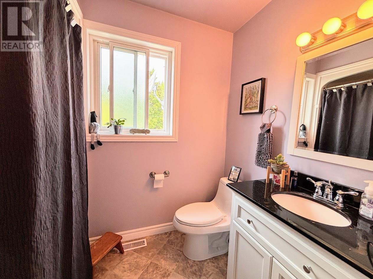 16 Matachewan RD - 21