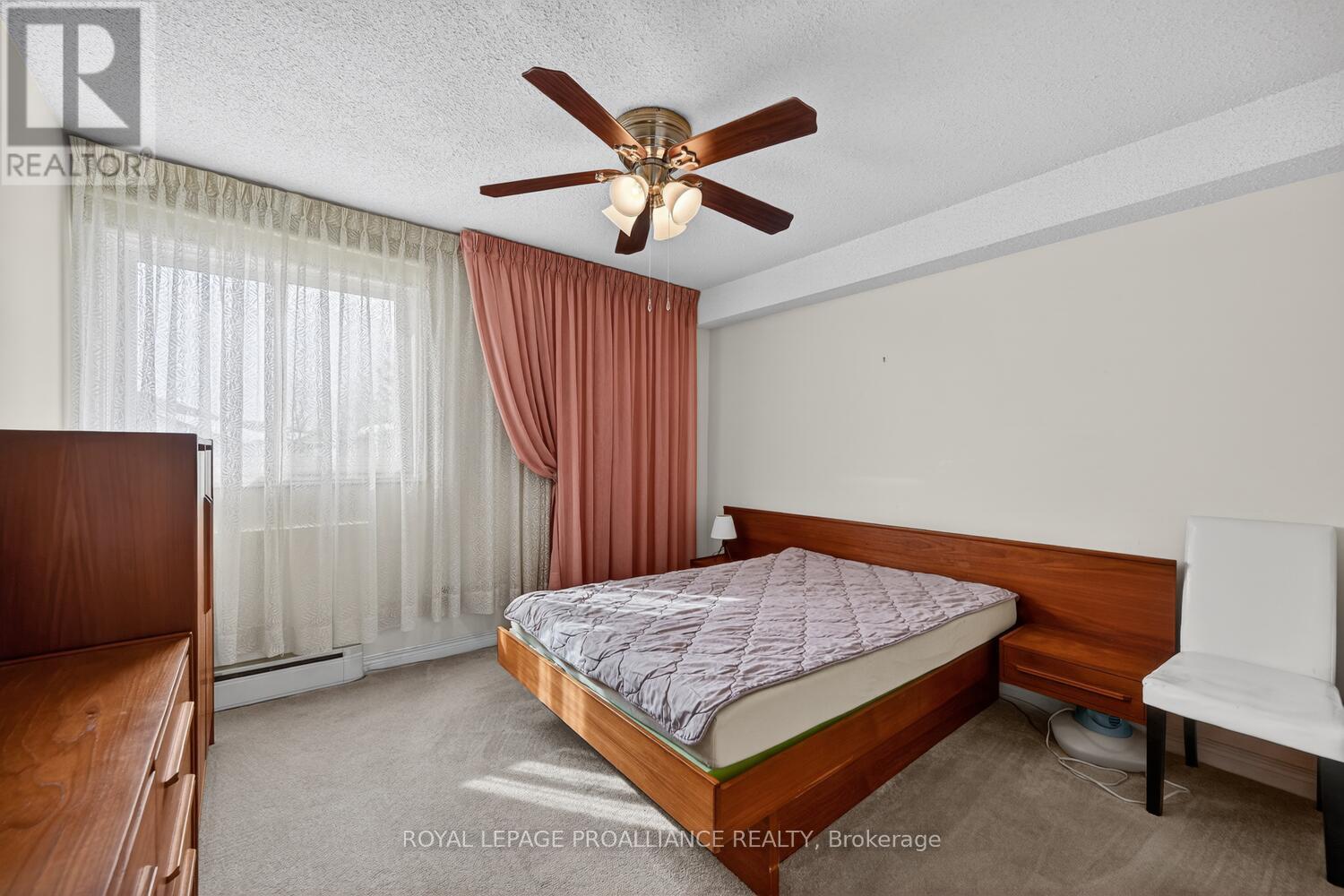 #205 820 LAURIER BOULEVARD - Image 11
