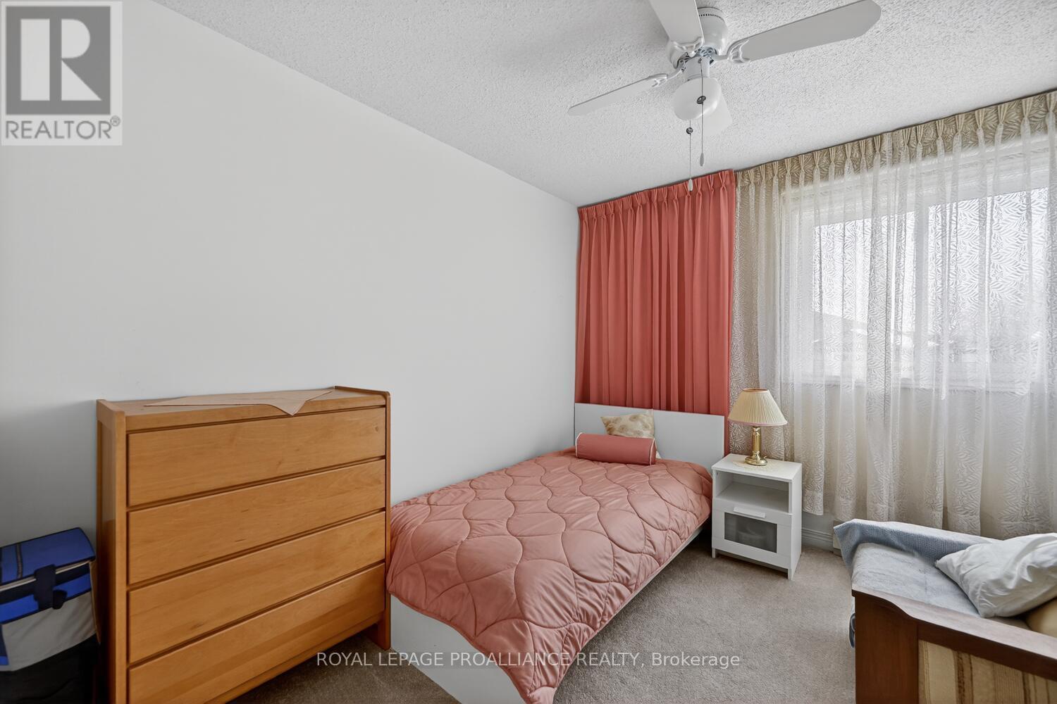 #205 820 LAURIER BOULEVARD - 14