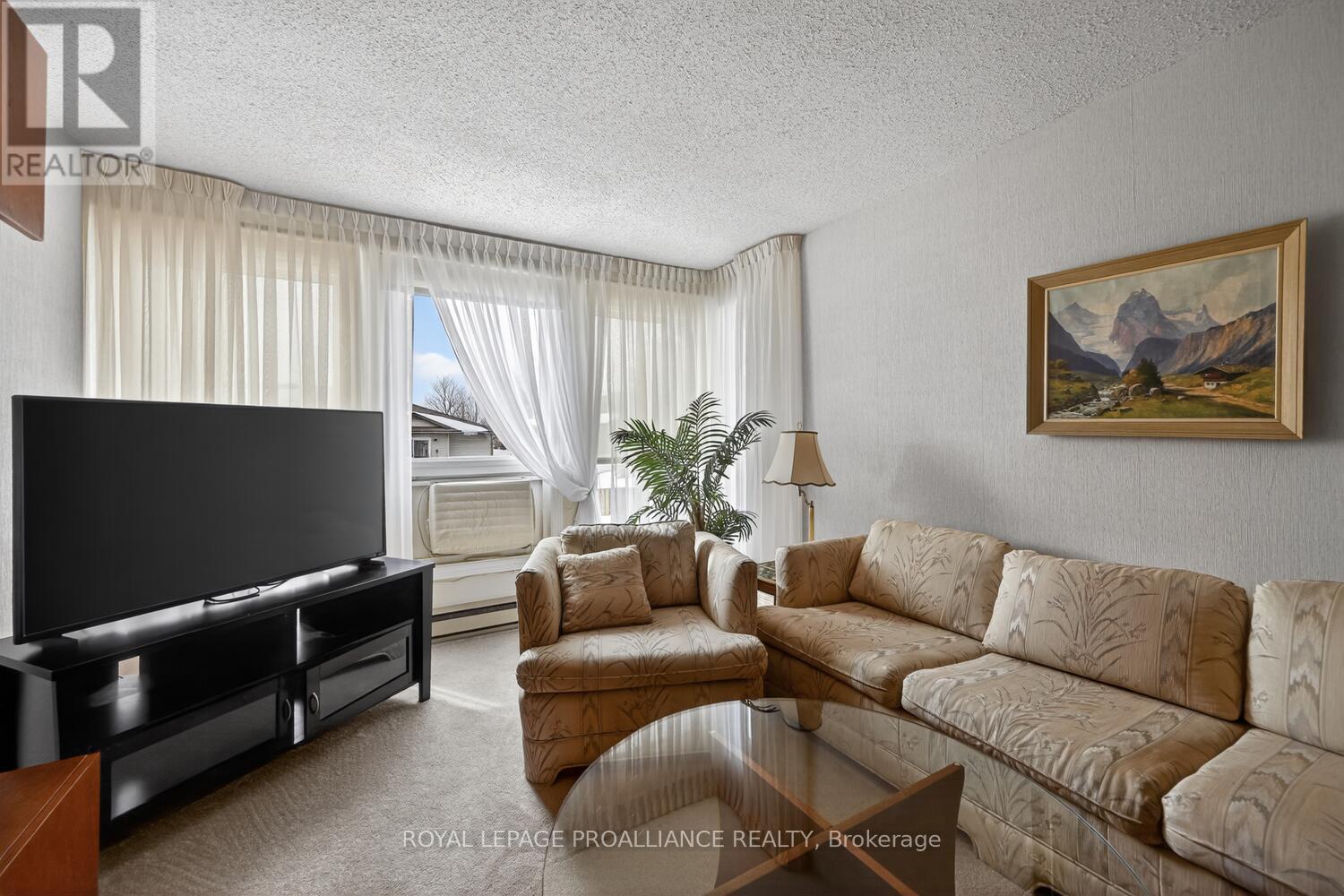 #205 820 LAURIER BOULEVARD - 20