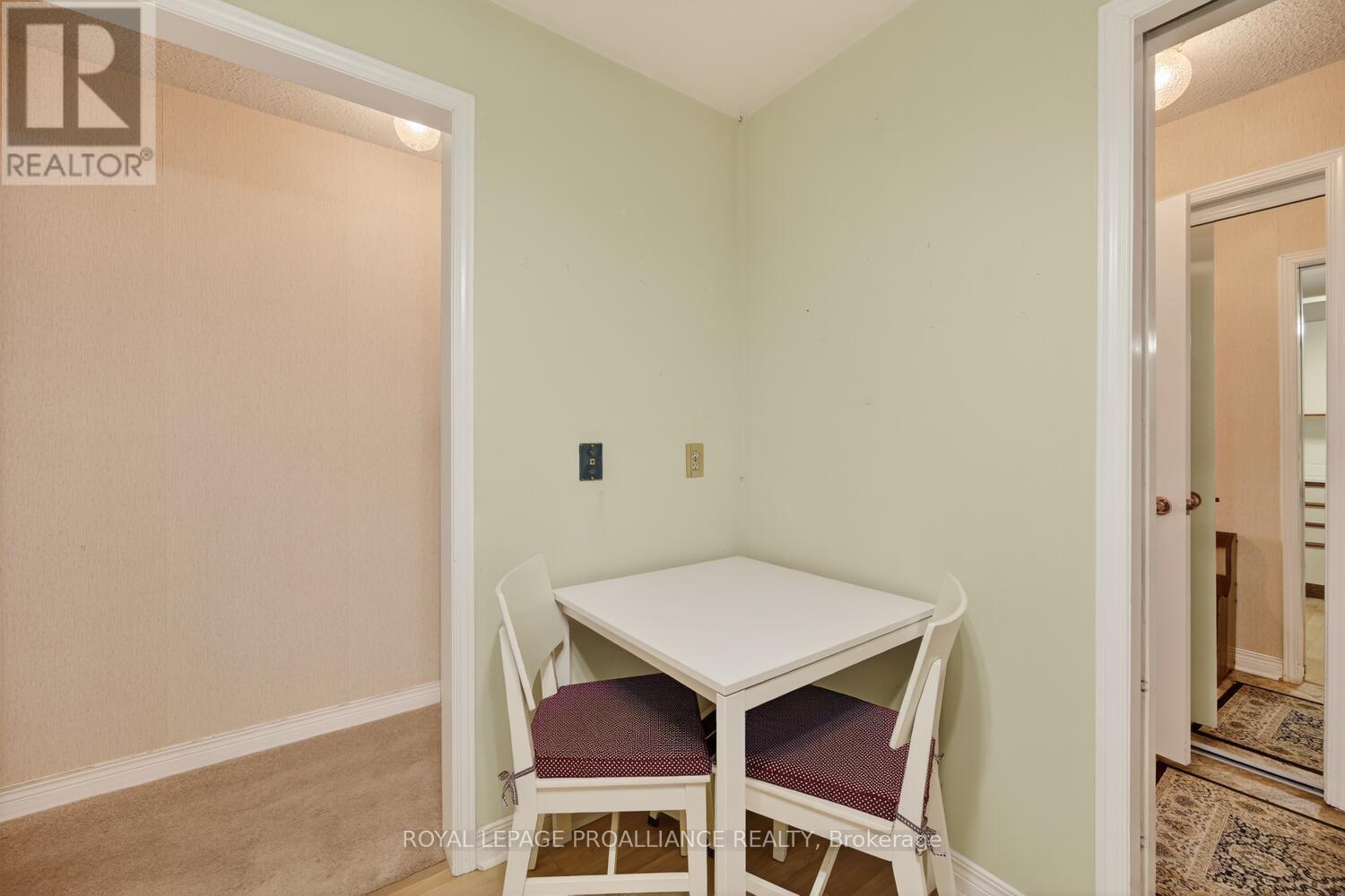 #205 820 LAURIER BOULEVARD - Image 9