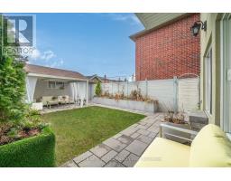 30 Carling Avenue, Toronto, ON M6G3S1 Photo 40