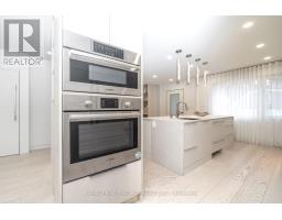 Bedroom - 30 Carling Avenue, Toronto, ON M6G3S1 Photo 8