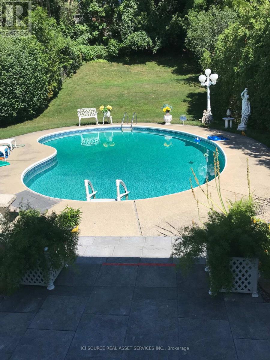 14 ROBINHOOD DRIVE - 27