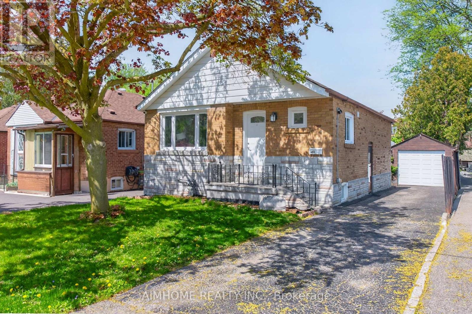 Photo of 140 Meighen Avenue