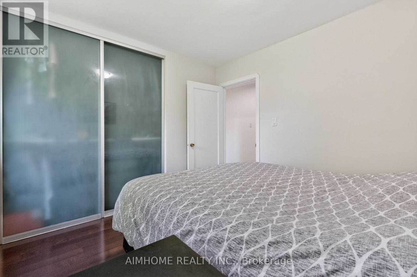 140 MEIGHEN AVENUE - 8