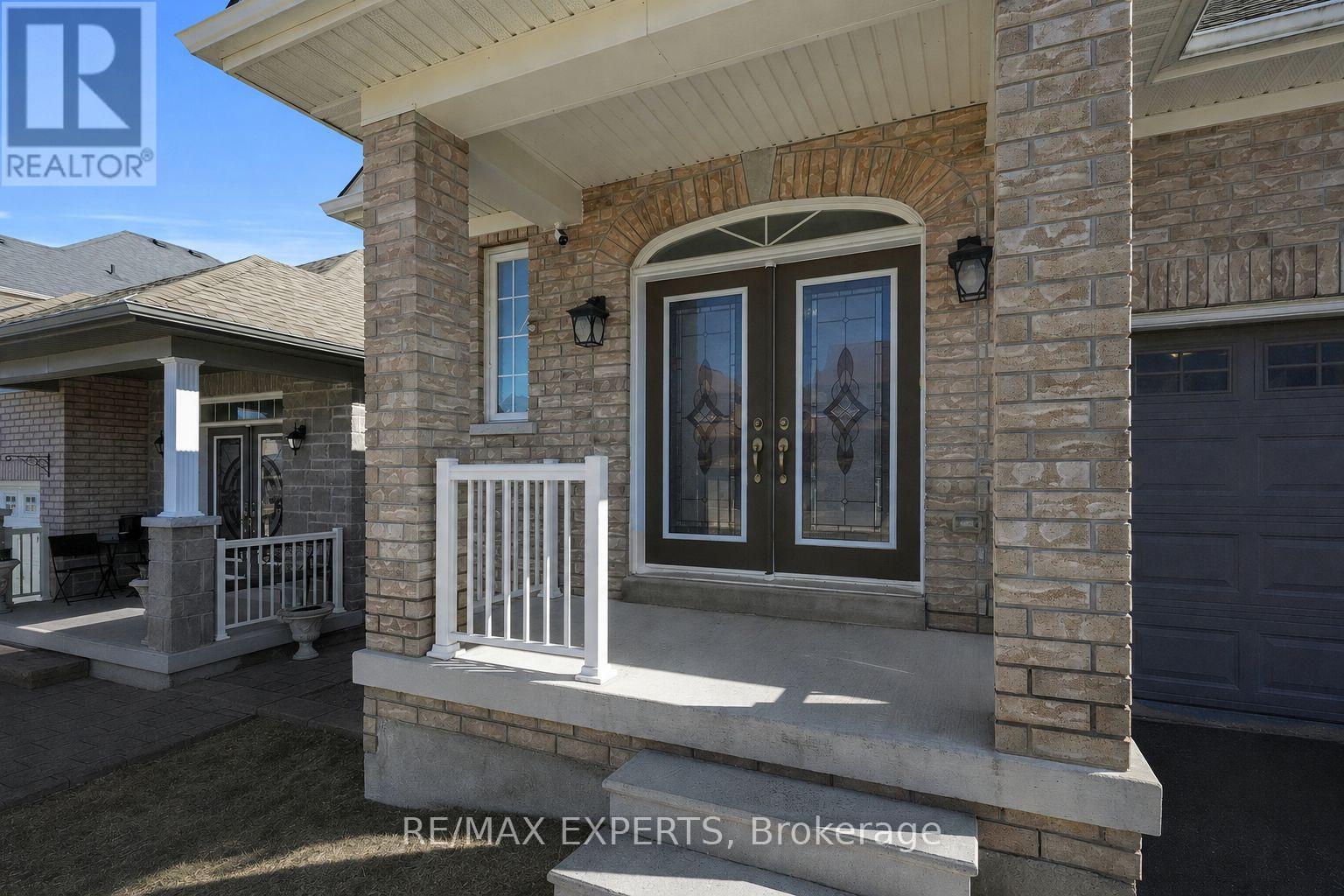 57 HOPKINS CRESCENT N - 3
