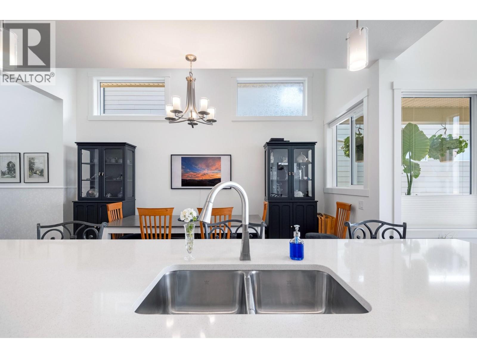 1458 Summer Crescent - 10