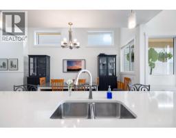 4pc Ensuite bath - 1458 Summer Crescent, Kelowna, BC V1P1T8 Photo 10