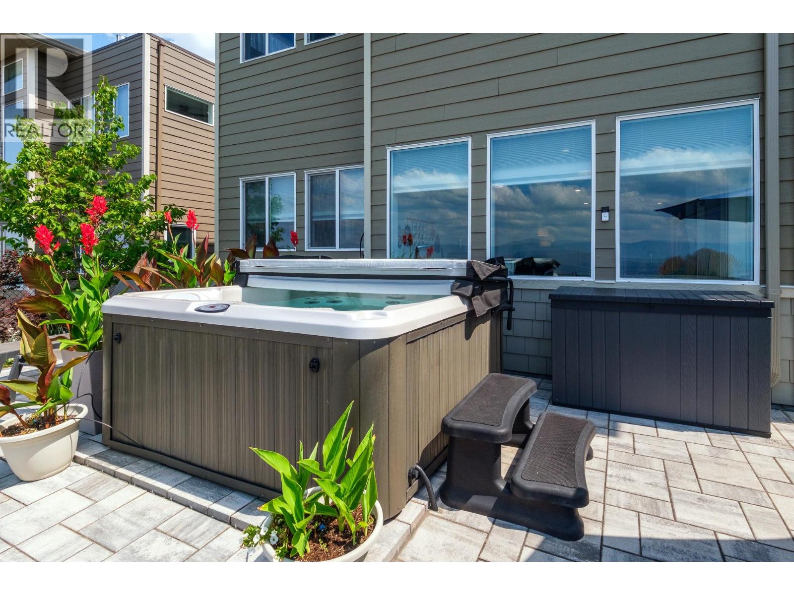  1458 Summer Crescent, Kelowna
