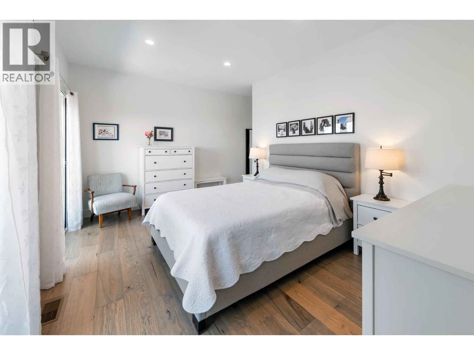 1458 Summer Crescent - 21