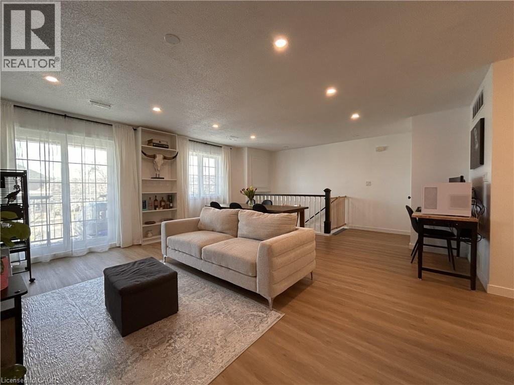 #72 2737 KING Street E - 11