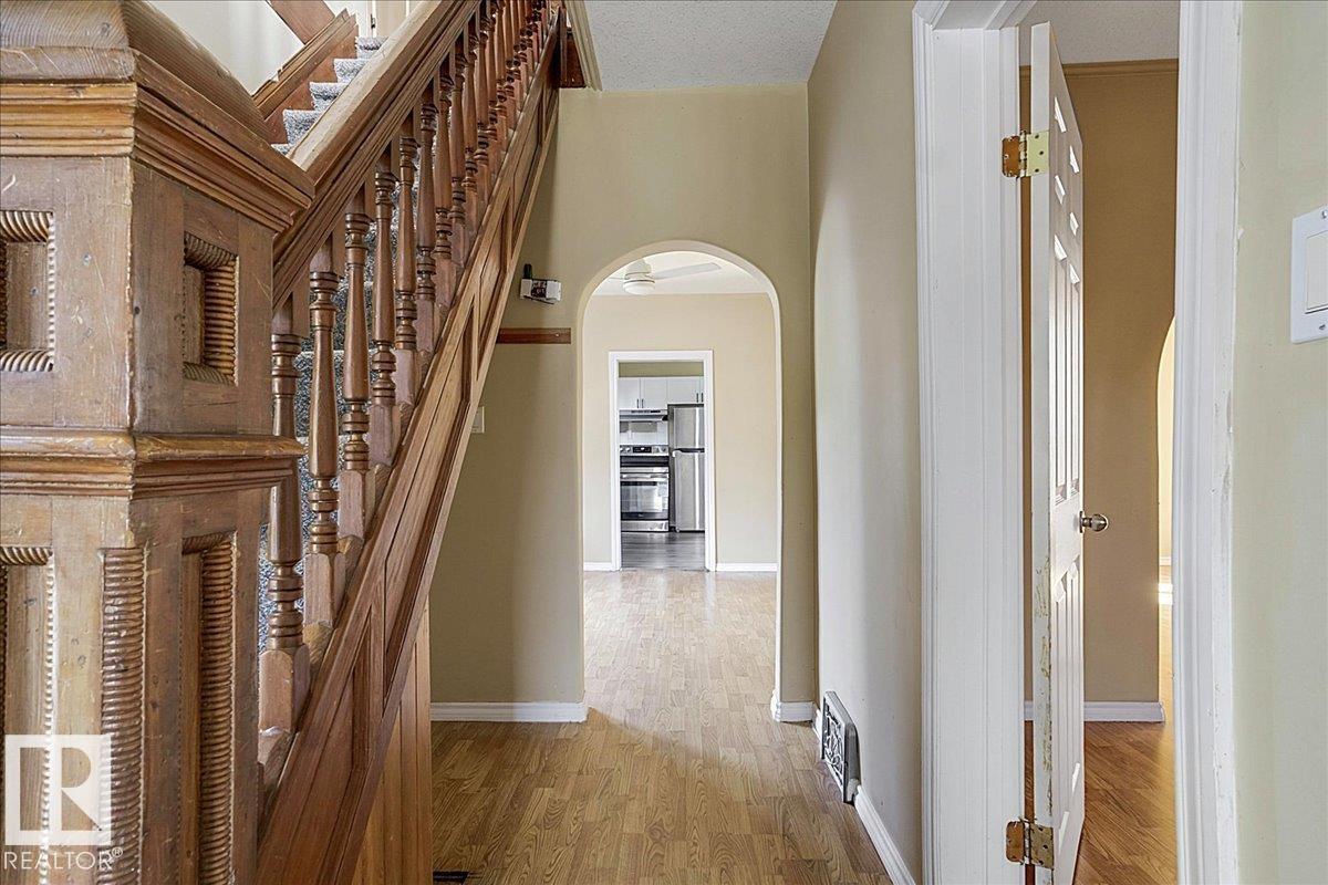 5010 52 AV NW - 6