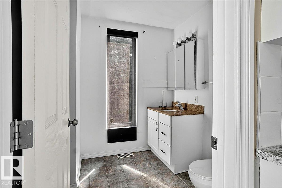 5010 52 AV NW - Image 11