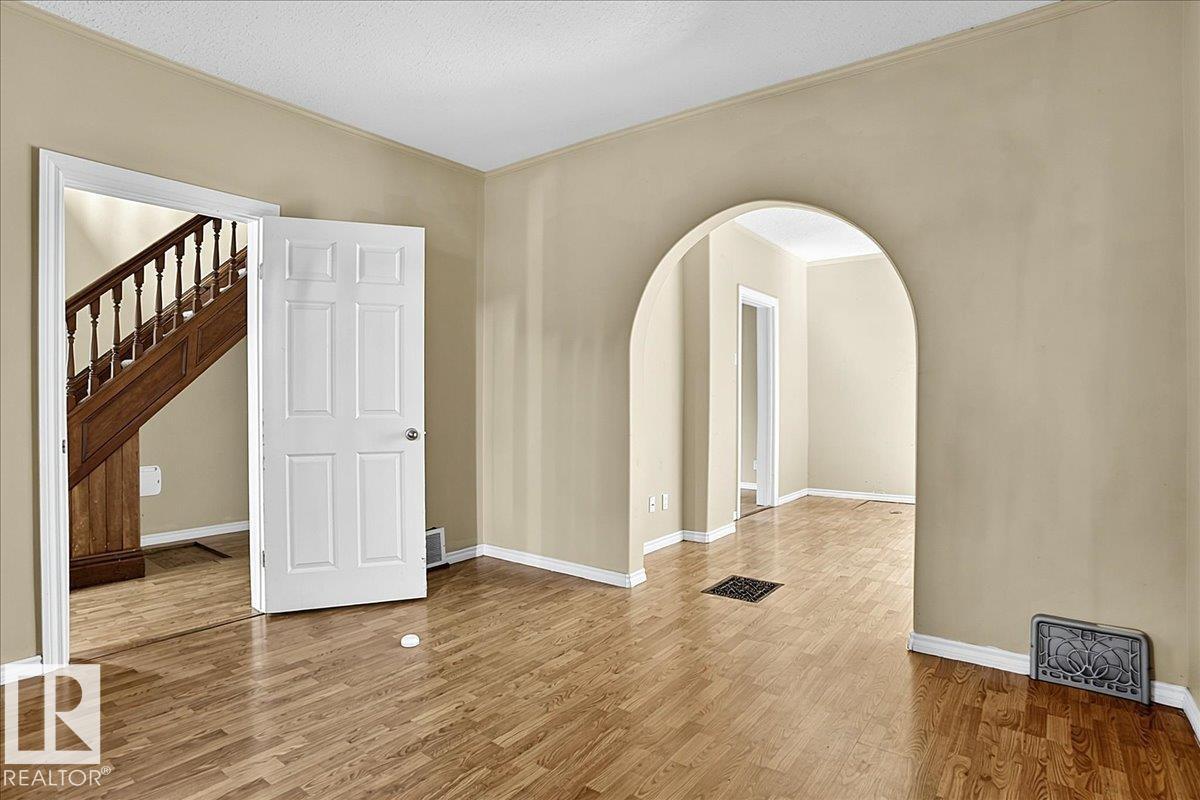 5010 52 AV NW - 3