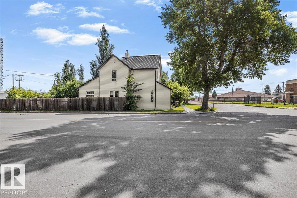 5010 52 AV NW - 25