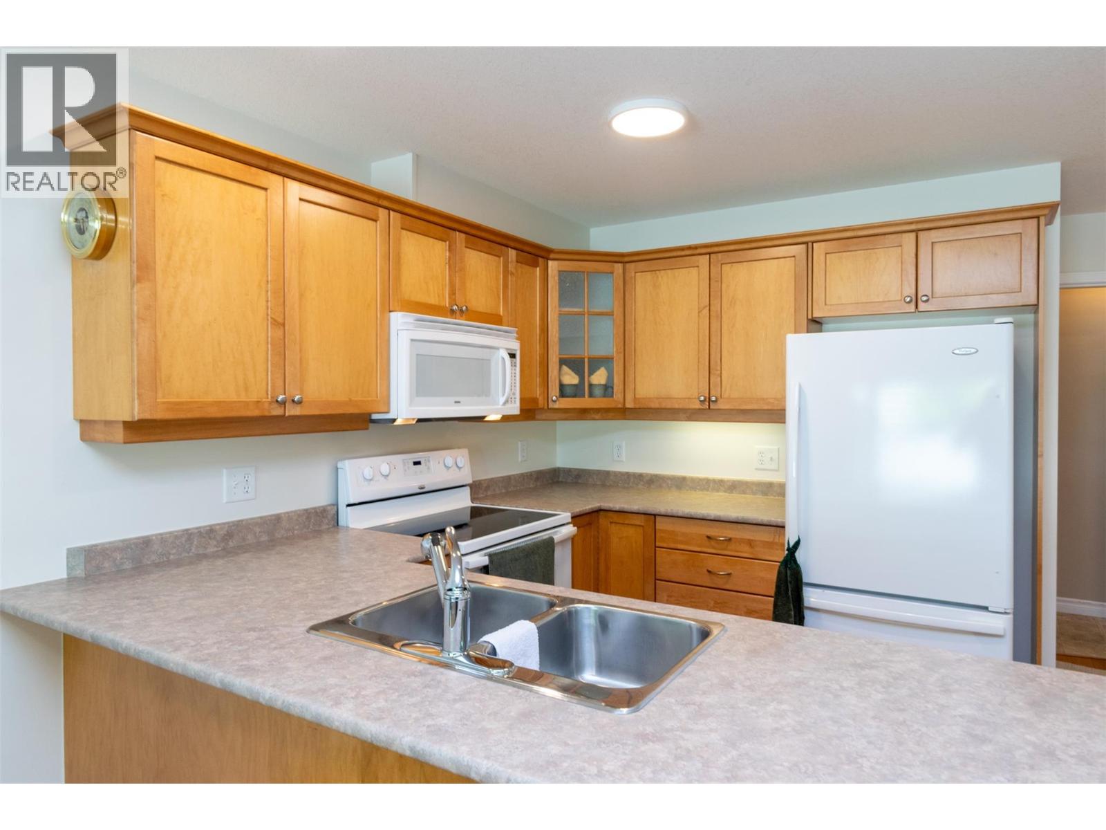 #15 51 8 Avenue SW - 11