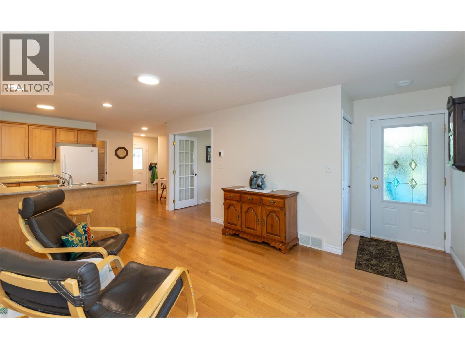 #15 51 8 Avenue SW - 2