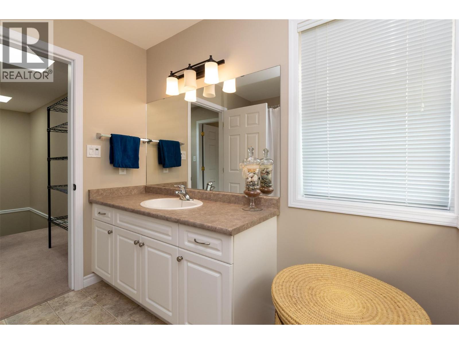 #15 51 8 Avenue SW - 26