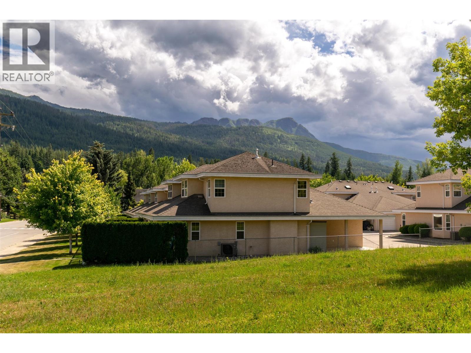 #15 51 8 Avenue SW - 35
