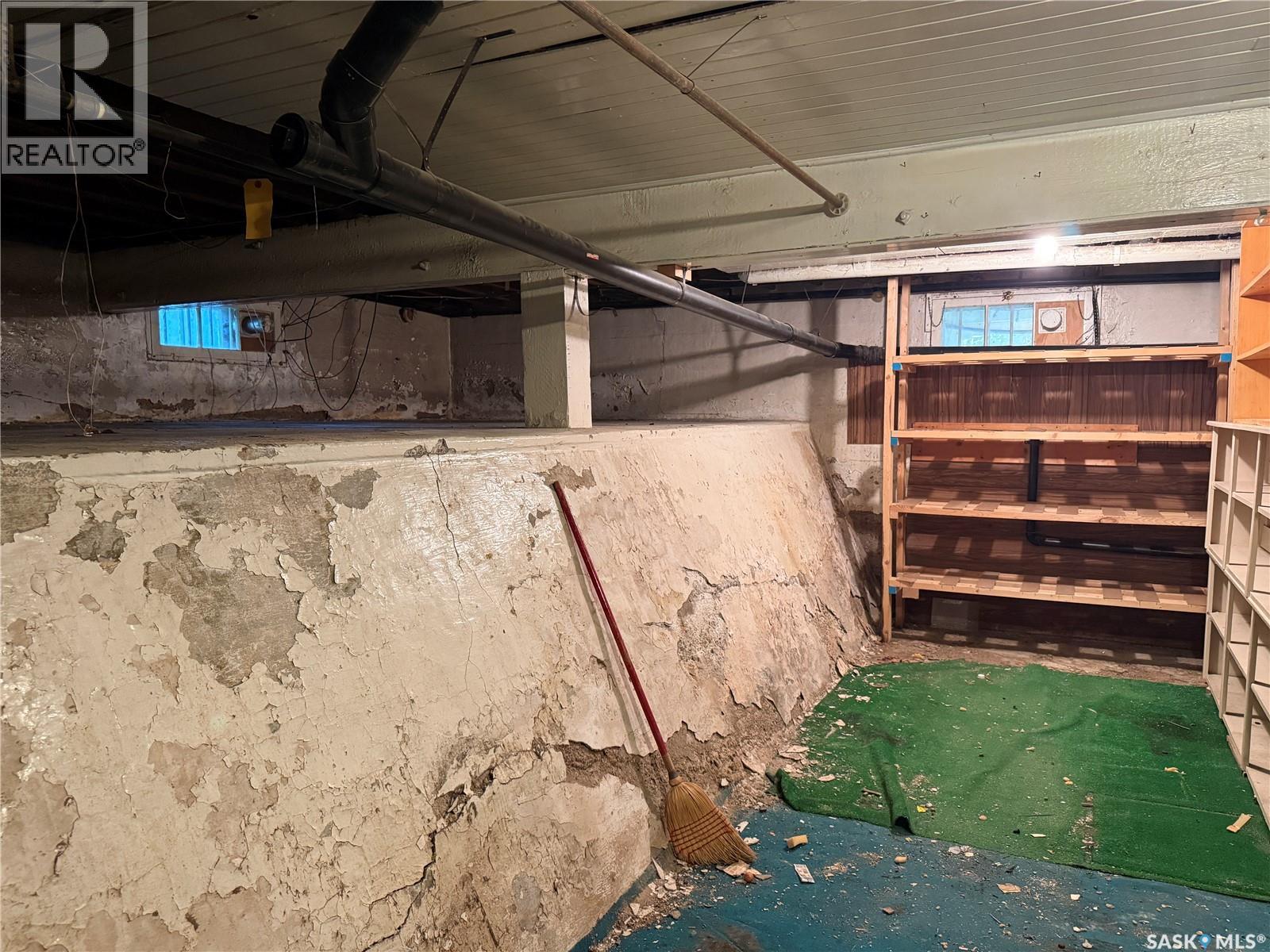 1014 Iroquois STREET W - Image 45