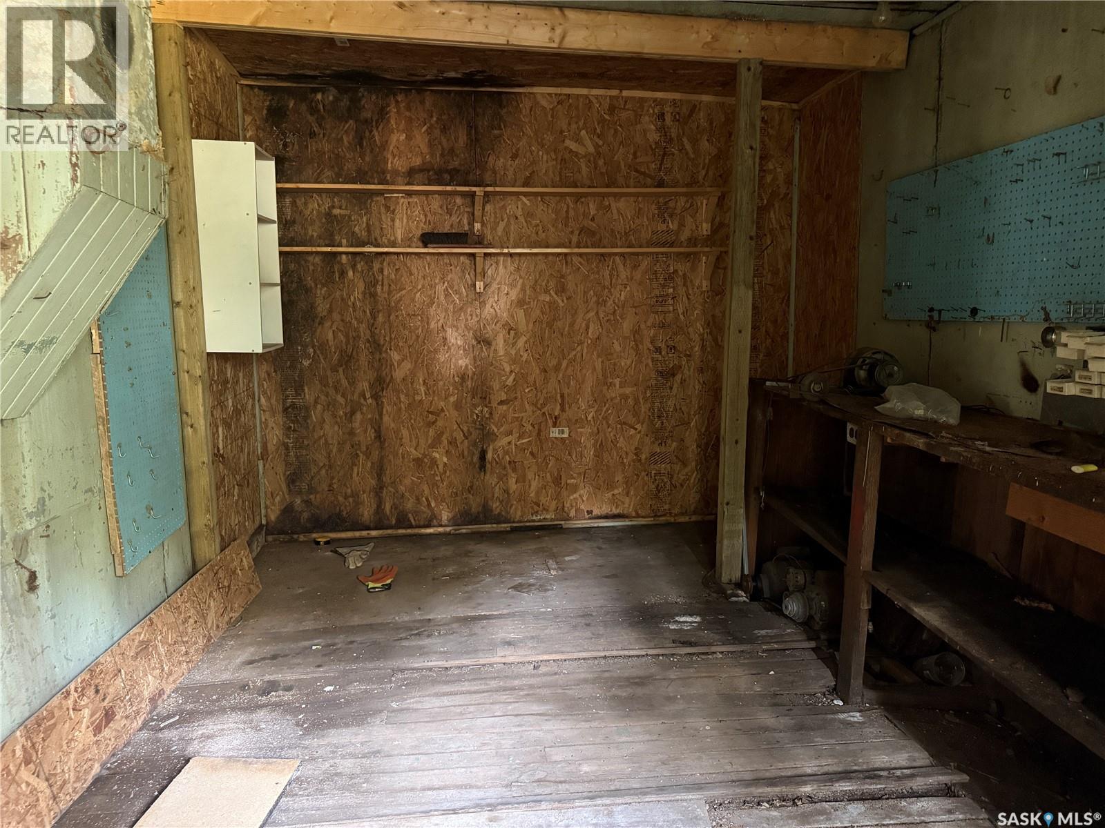 1014 Iroquois STREET W - Image 63
