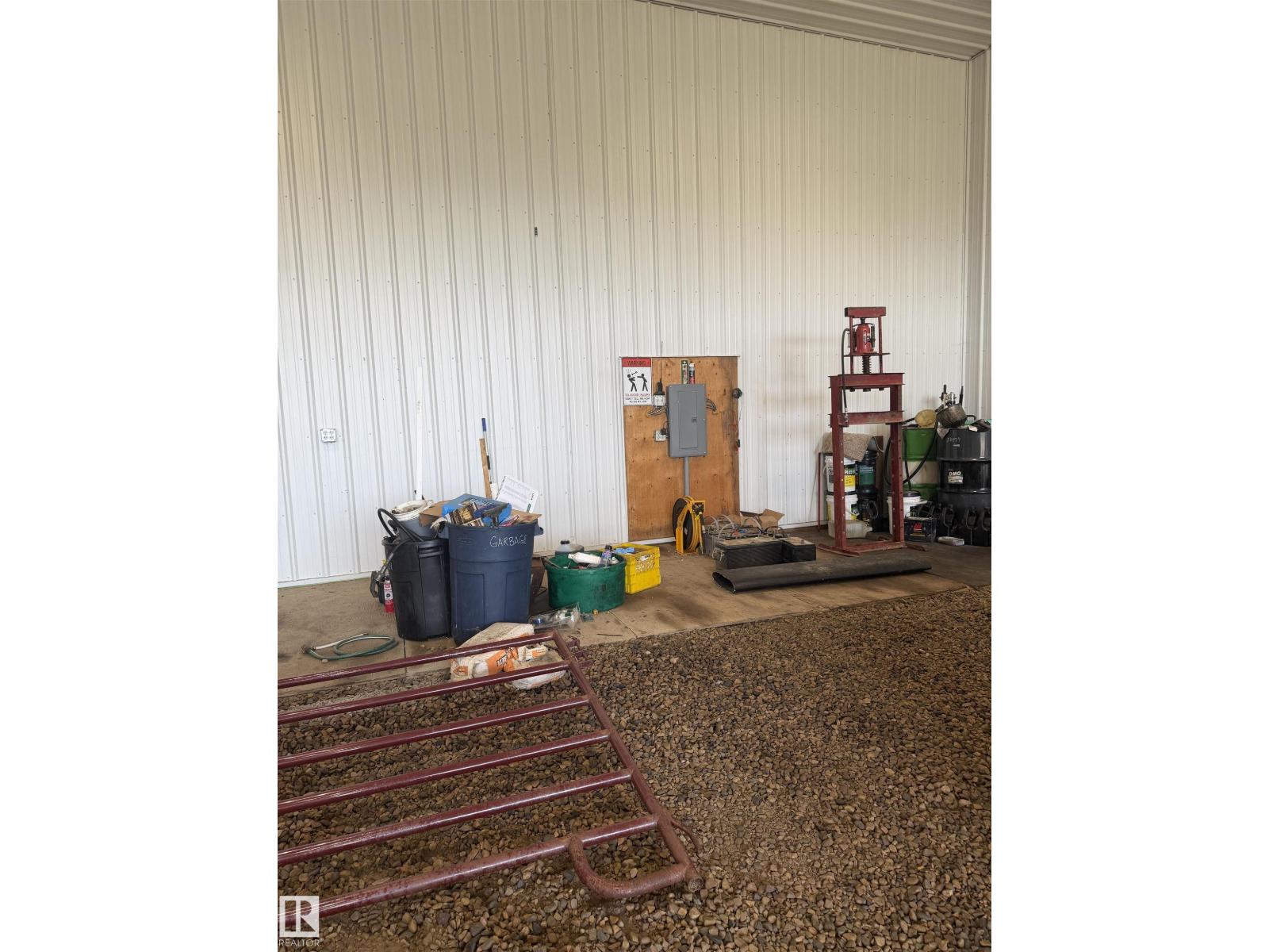 70037 HWY 13 - 40