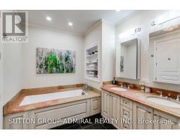 2202 - 183 Wellington Street W, Toronto, ON M5V0A1 Photo 13