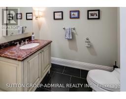 2202 - 183 Wellington Street W, Toronto, ON M5V0A1 Photo 9