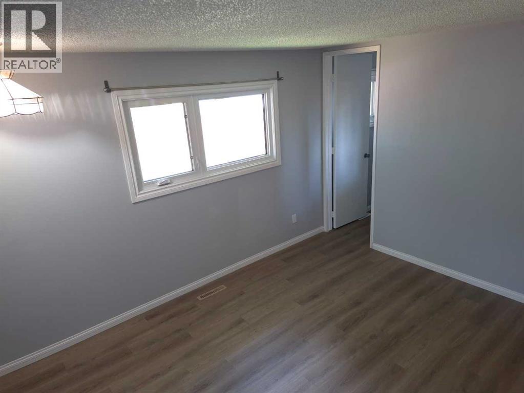 68 Hermary, Red Deer