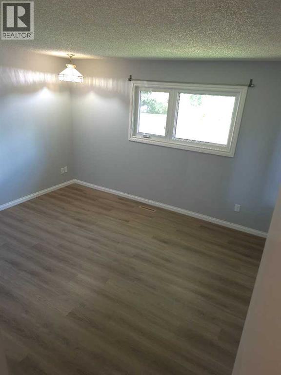 68 Hermary, Red Deer