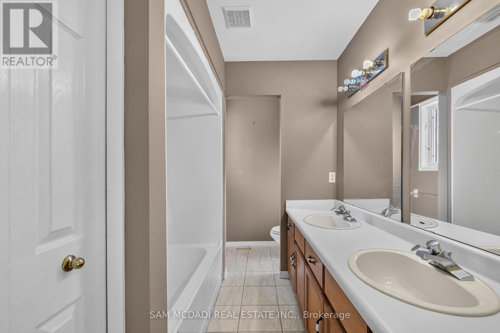 33 BARKER STREET - Image 14