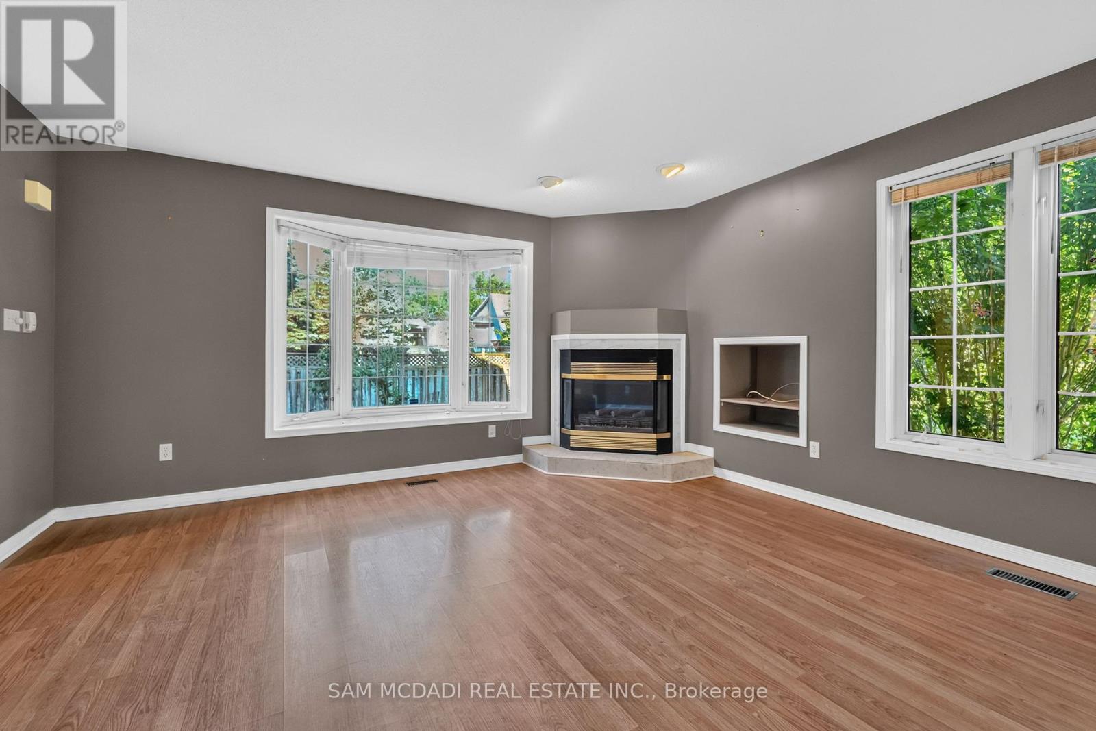 33 BARKER STREET - Image 4