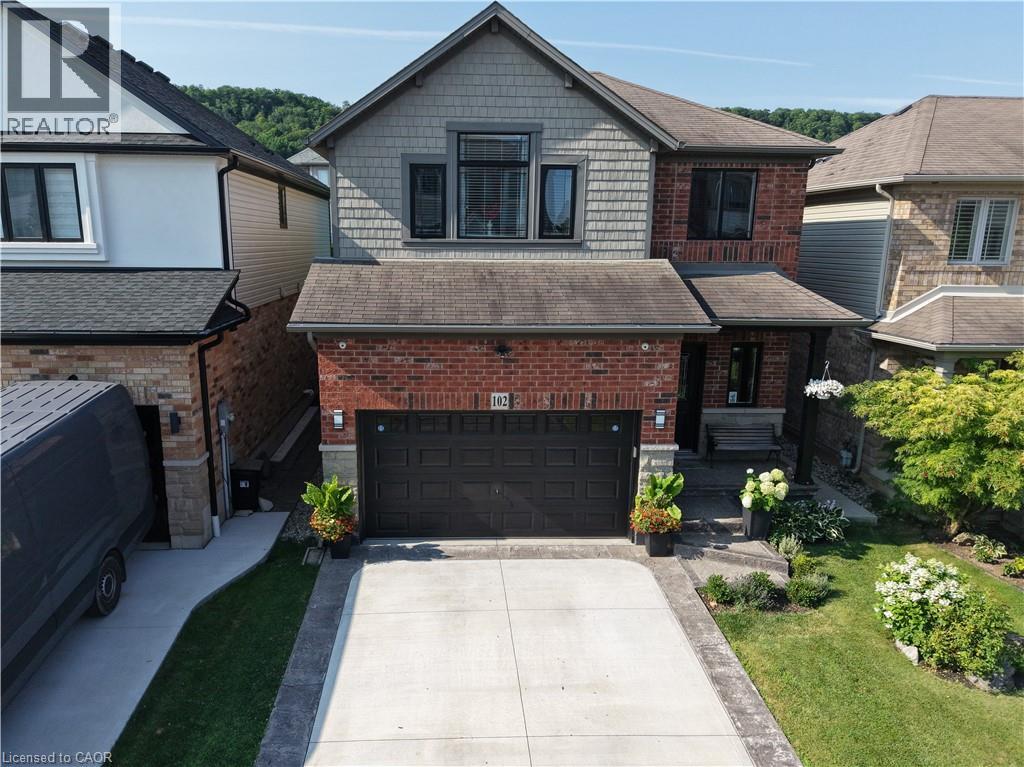 102 Willow Ln.