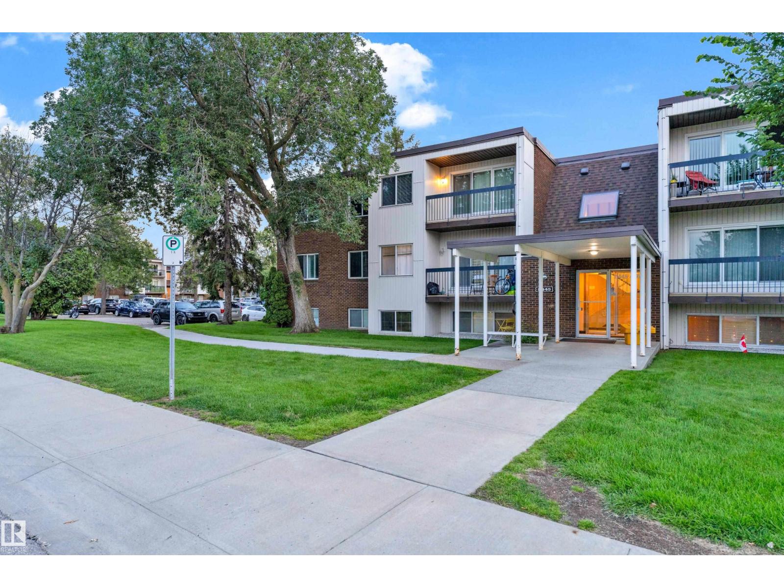 #104 11445 41 AV NW, Royal Gardens (Edmonton), Edmonton photo 2