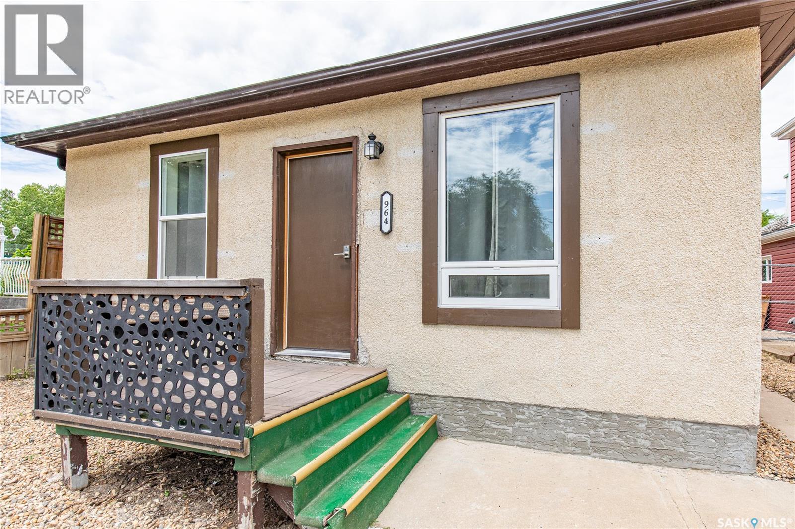 964 Athabasca STREET W, Moose Jaw — photo 2