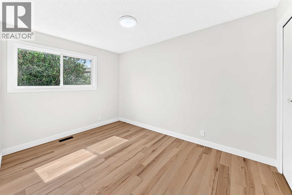 28 Whiteram Close NE - 25