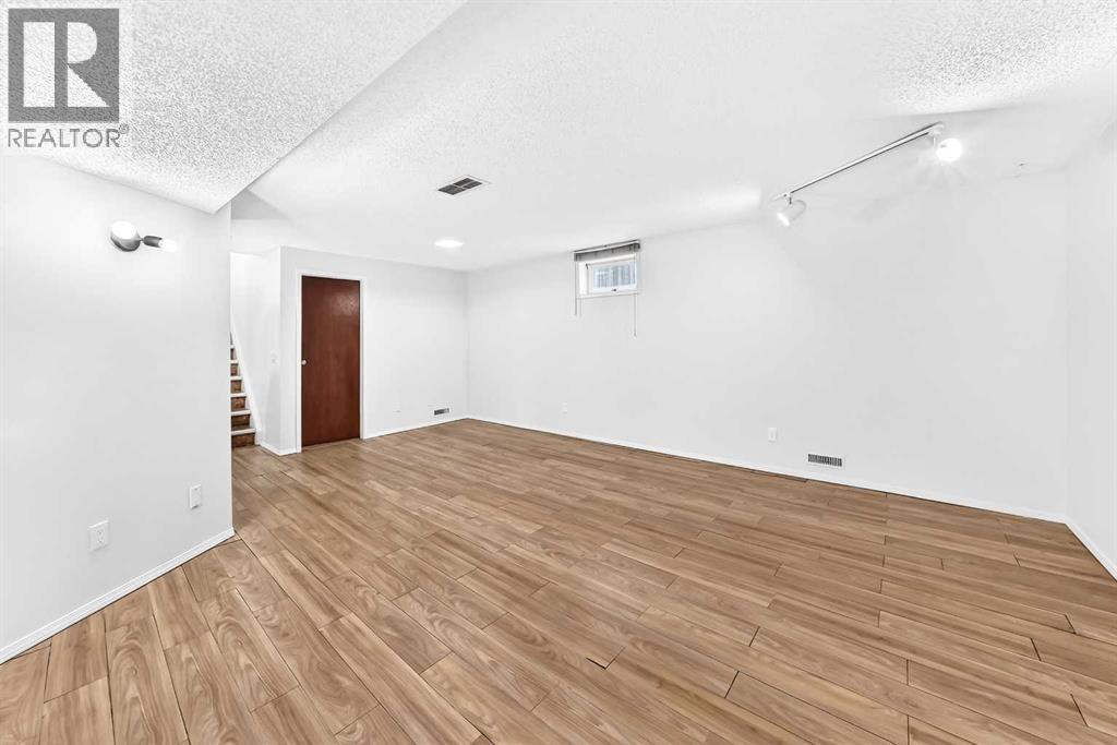 28 Whiteram Close NE - Image 33