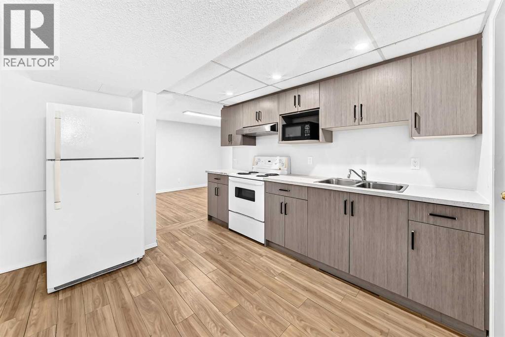 28 Whiteram Close NE - 35