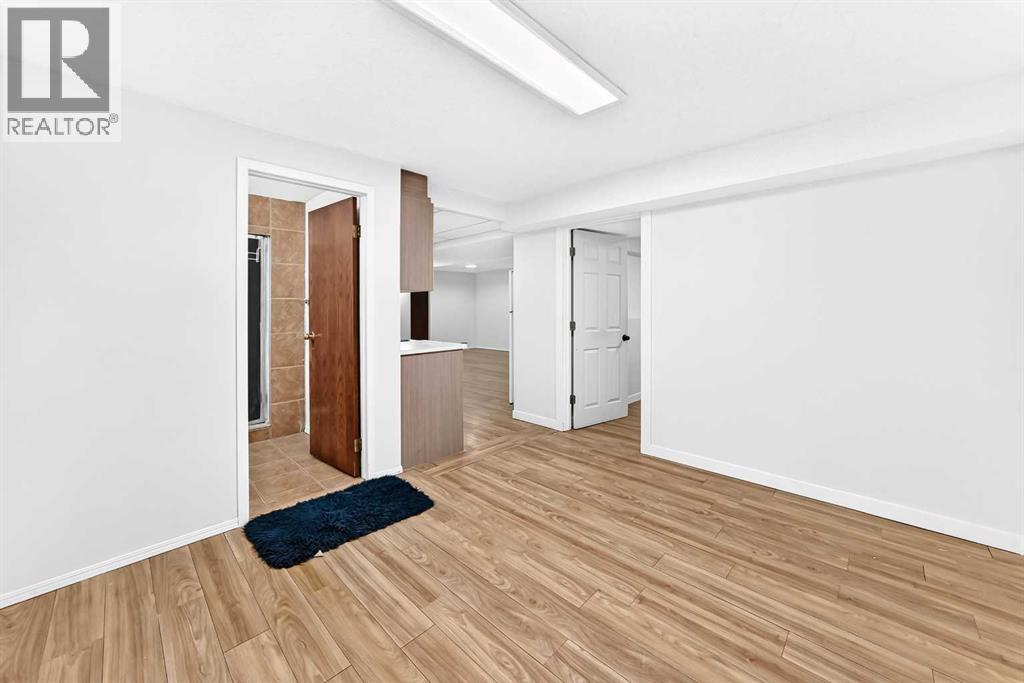 28 Whiteram Close NE - 38