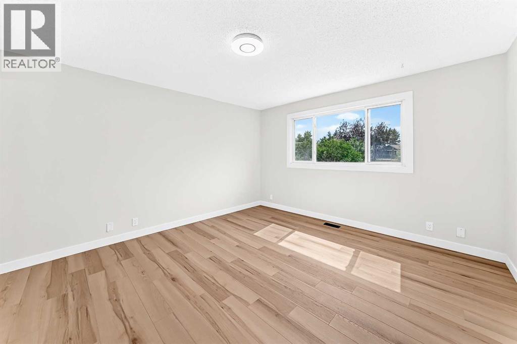 28 Whiteram Close NE - 16