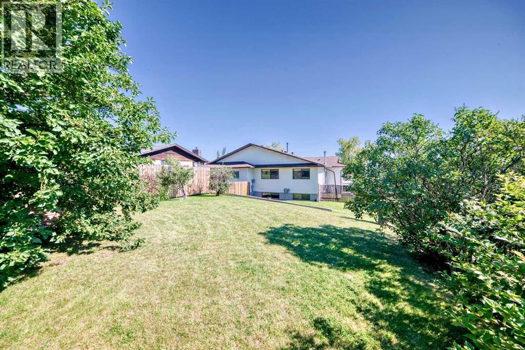 131 Ranchlands Court NW - 41