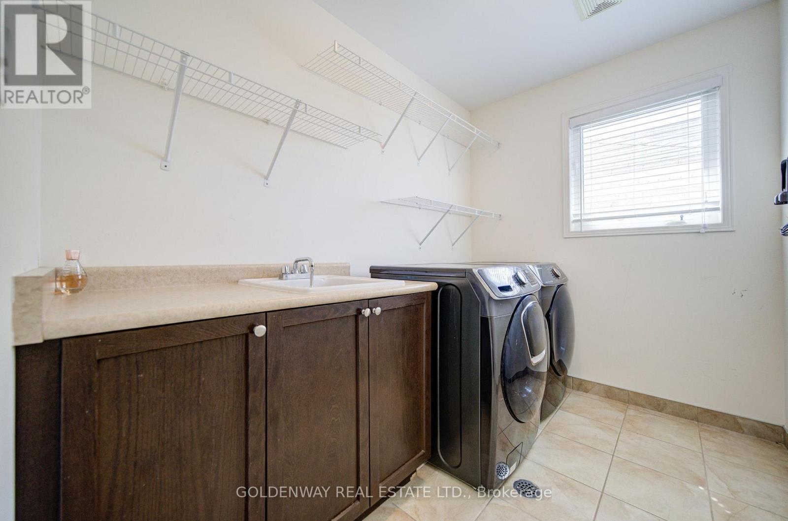 1433 RENNIE STREET - 29