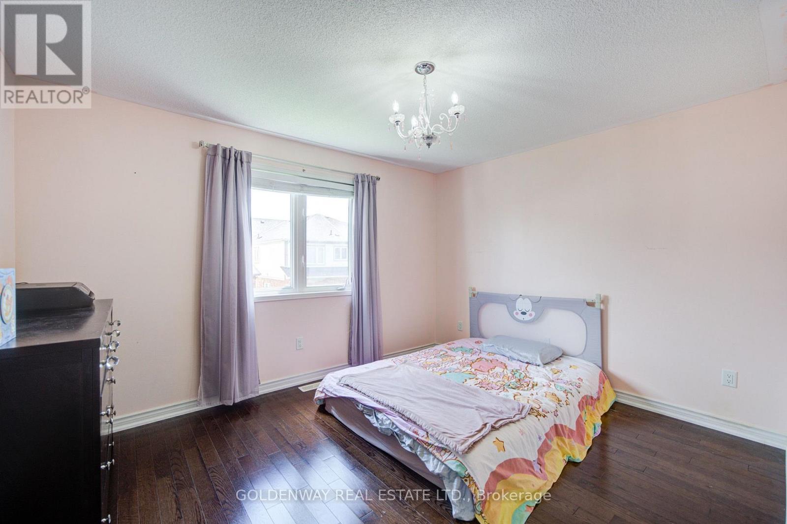 1433 RENNIE STREET - 37