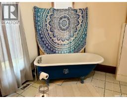 4pc Bathroom - 2130 Rae Street, Regina, SK S4T2E7 Photo 8