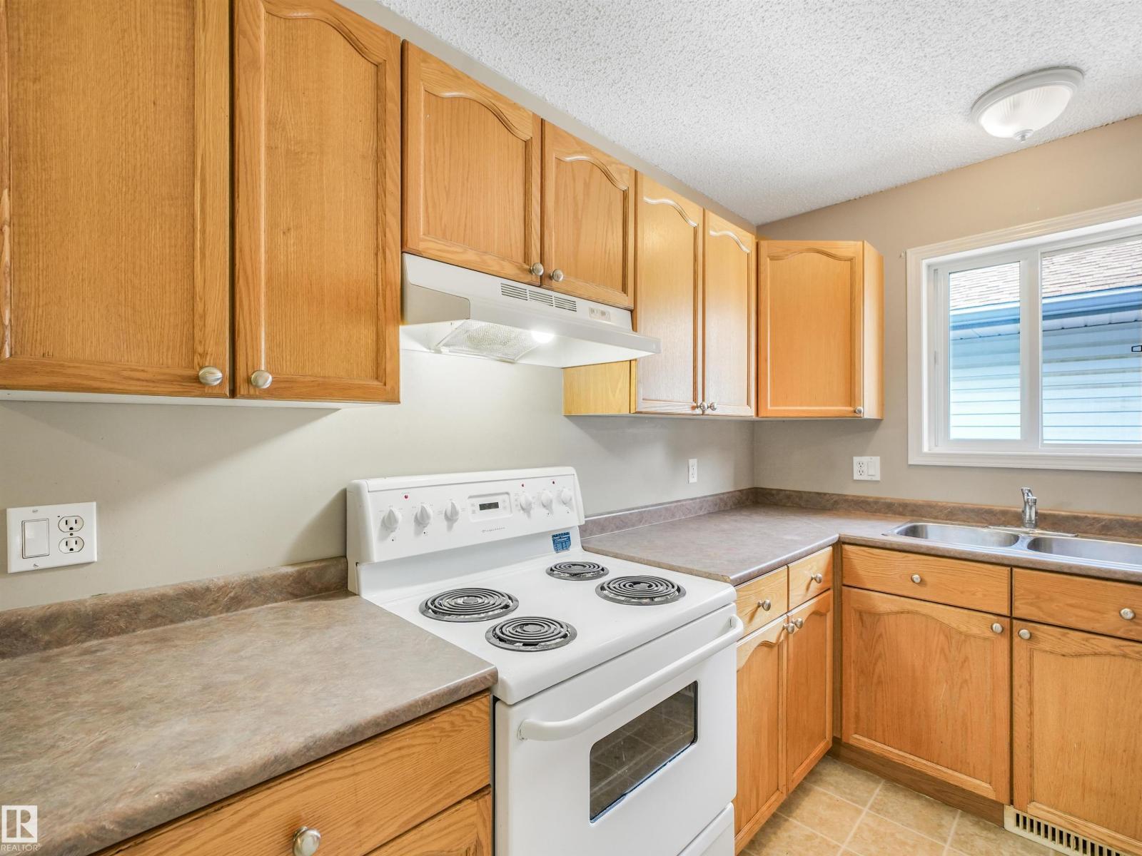 12027 105 ST NW - Image 8
