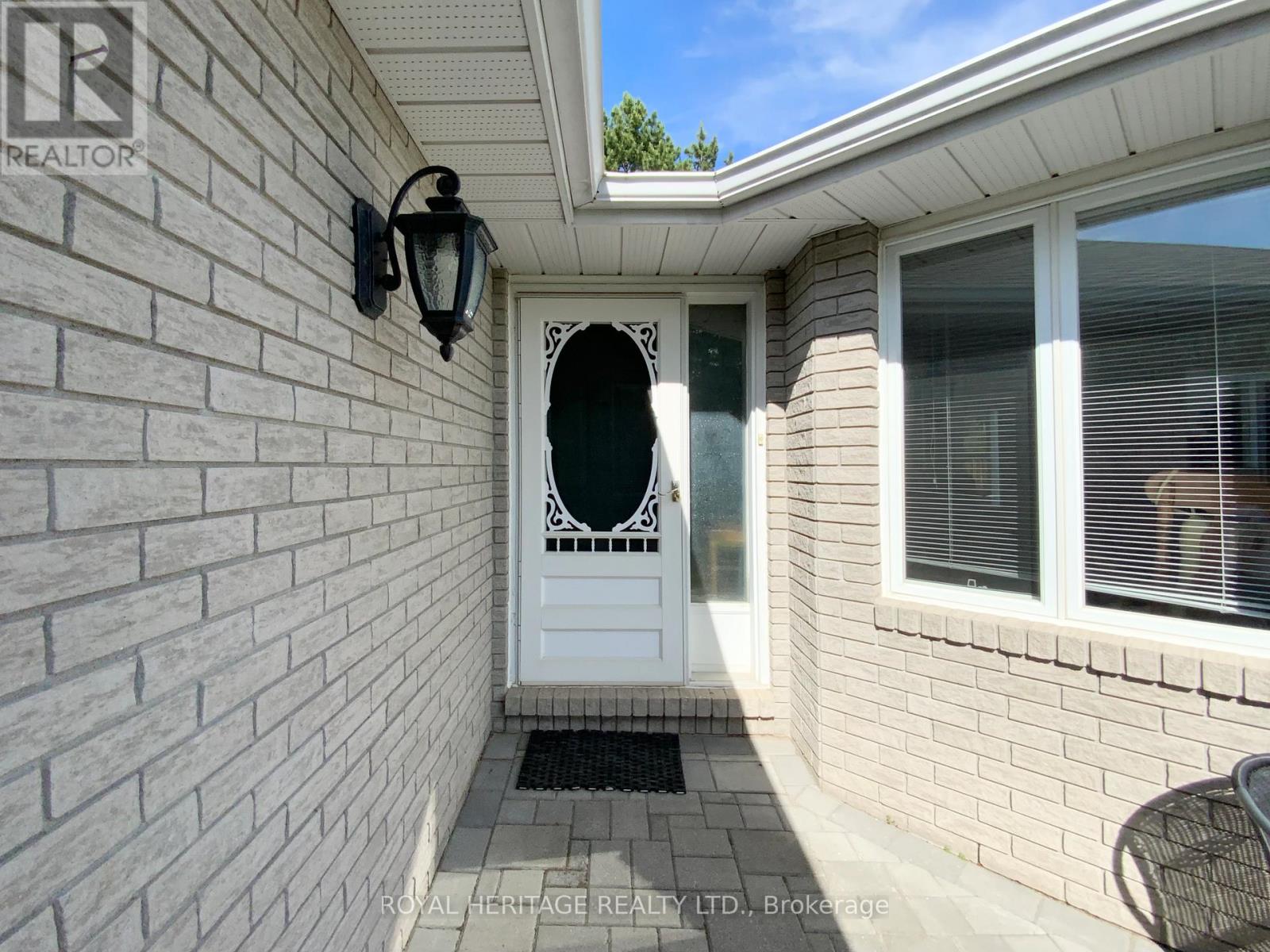 25 HILLVIEW DRIVE - Image 4