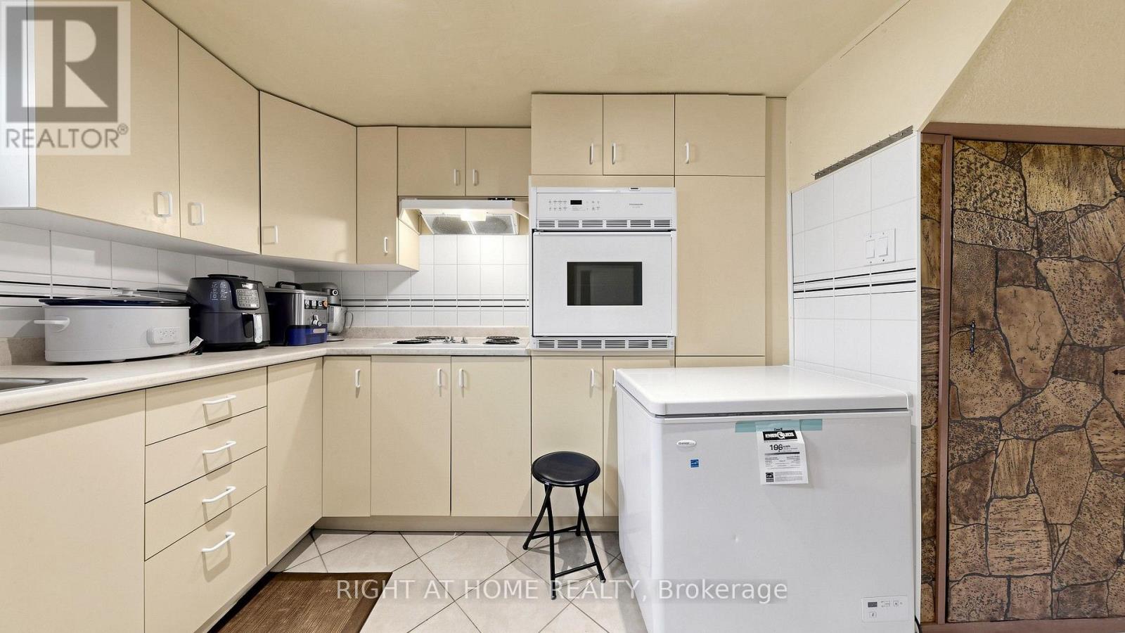 22 BRIGHAM COURT - 25